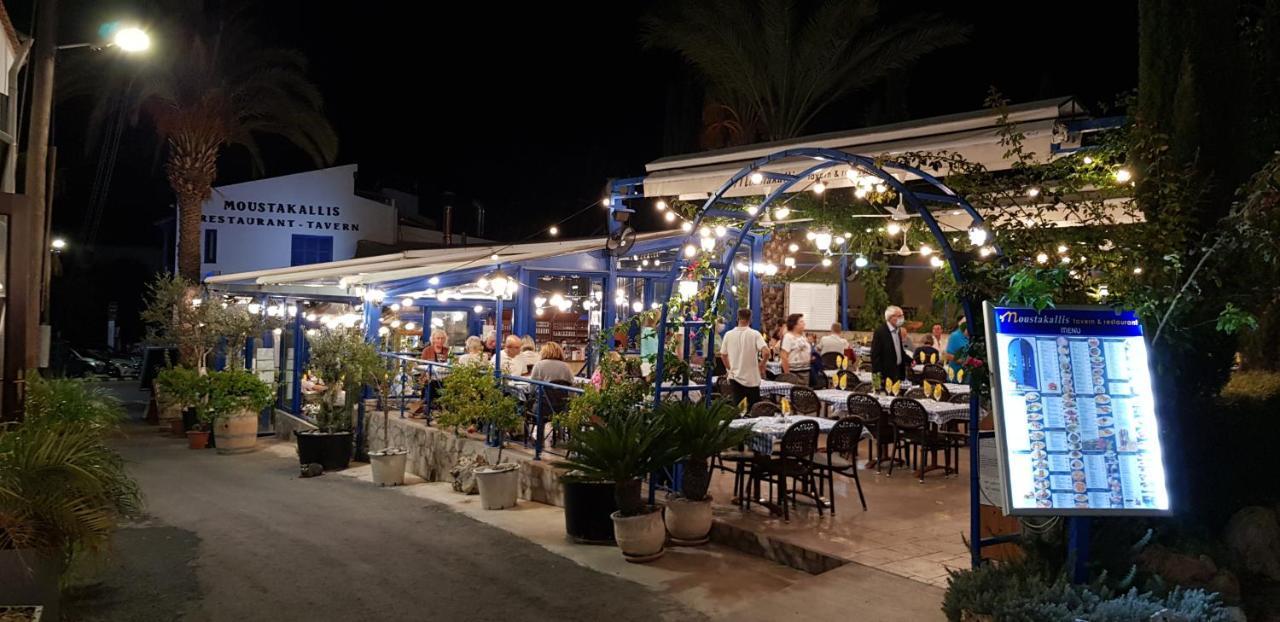 The Summer Haven Polis Bagian luar foto