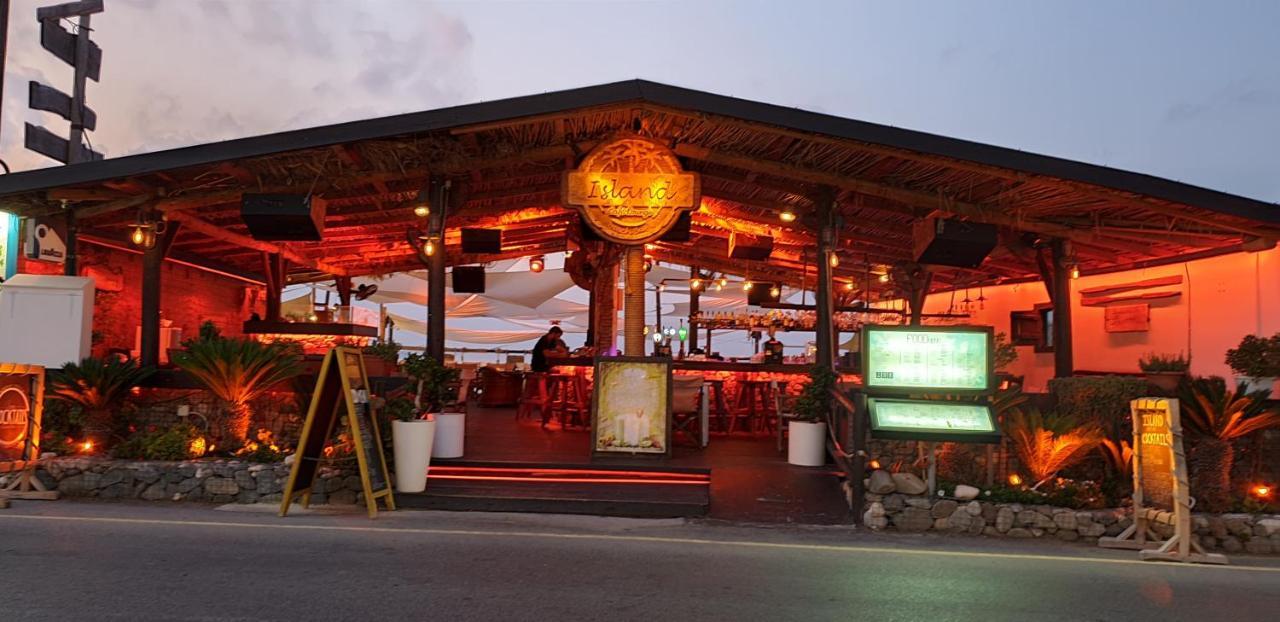 The Summer Haven Polis Bagian luar foto