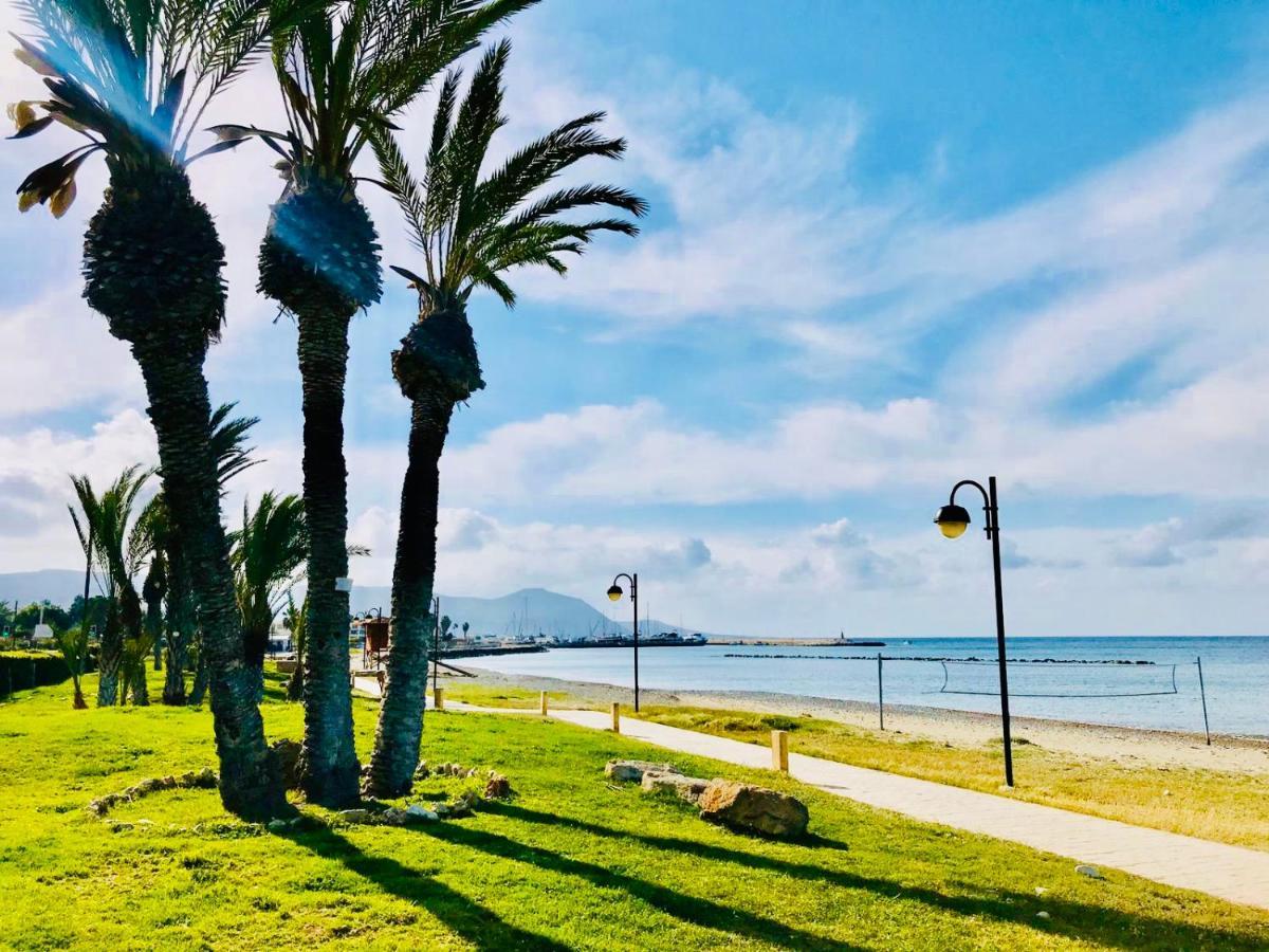 The Summer Haven Polis Bagian luar foto