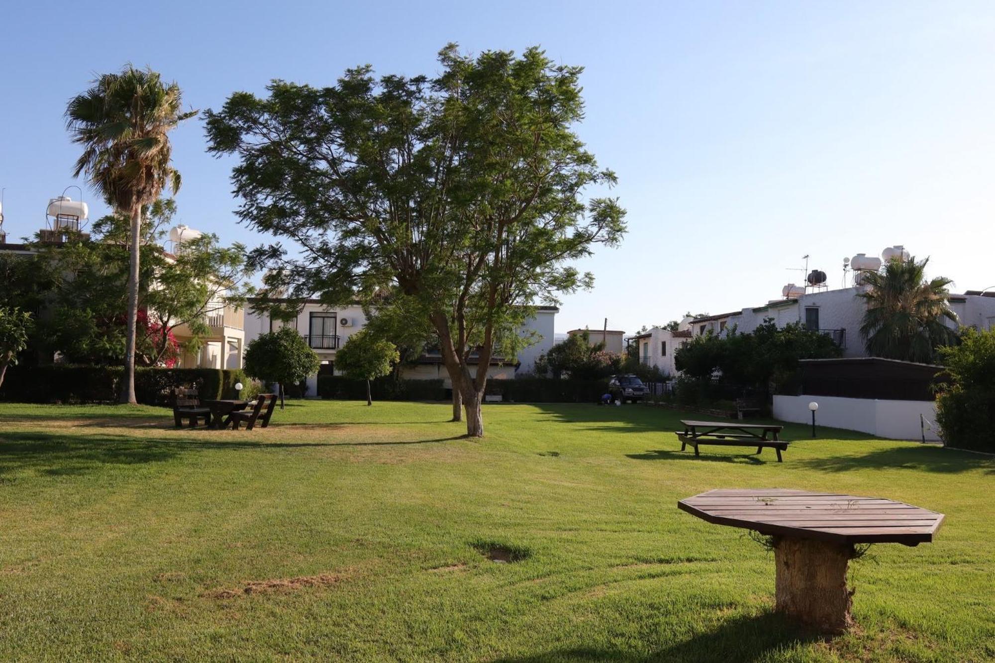 The Summer Haven Polis Bagian luar foto